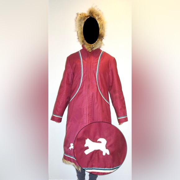 Vintage Yukon Parka with Fur, Dogsled Appliqué and Floral Needlework - Picture 4 of 6